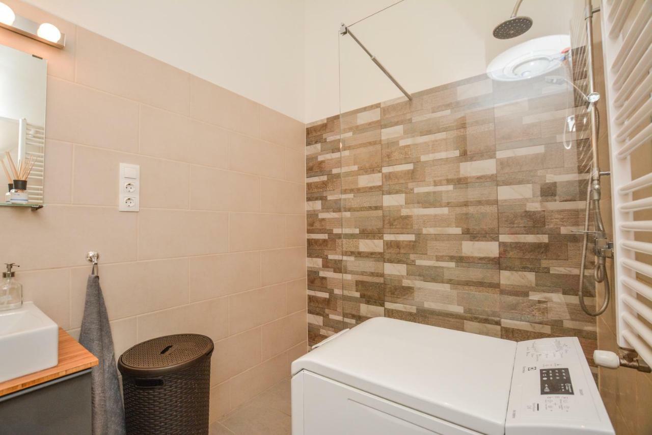 Timeless Apartment With Free Private Parking Budapest Eksteriør bilde
